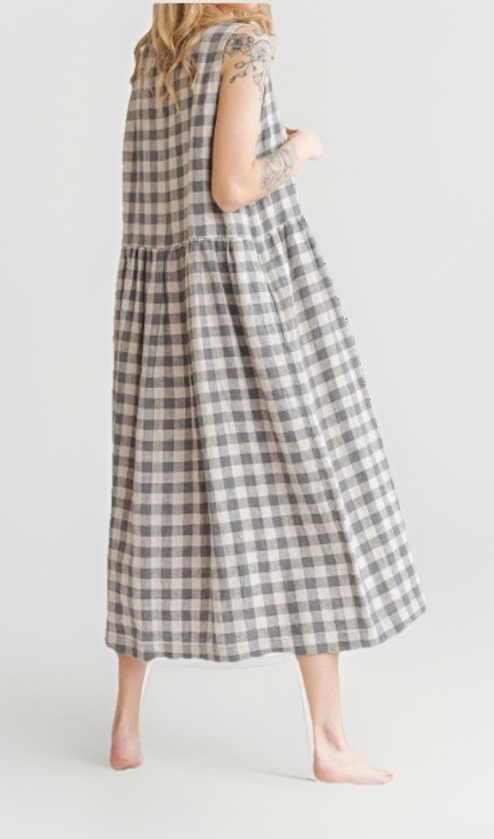 Vintage Leinen Kleid kariert Rueckenansicht getragen