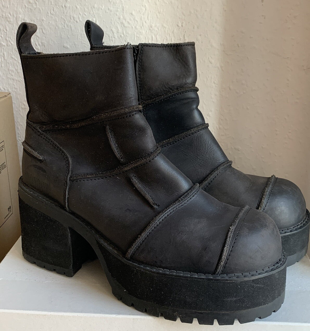 Vintage Plateau Boots Maxday Schwarz Leder – Vorderansicht