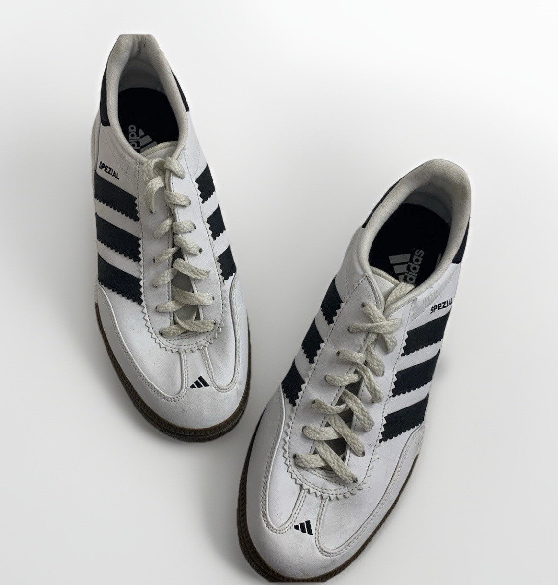 Medialansicht der adidas Spezial HB Indoor Sneaker