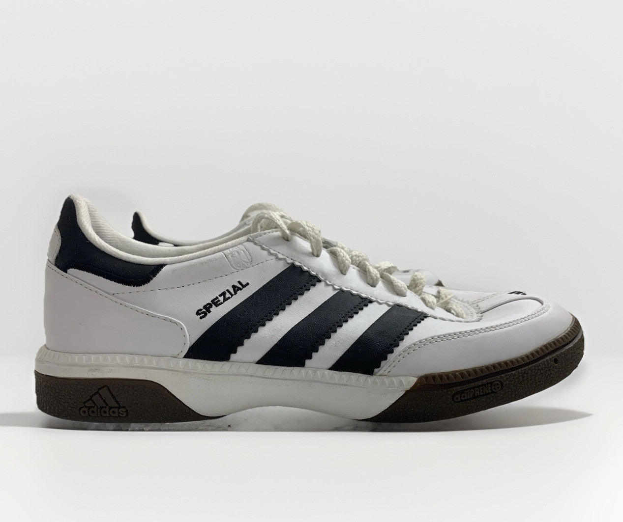 Beide adidas Spezial HB Sneaker in Seitenansicht, Weiß Navy.