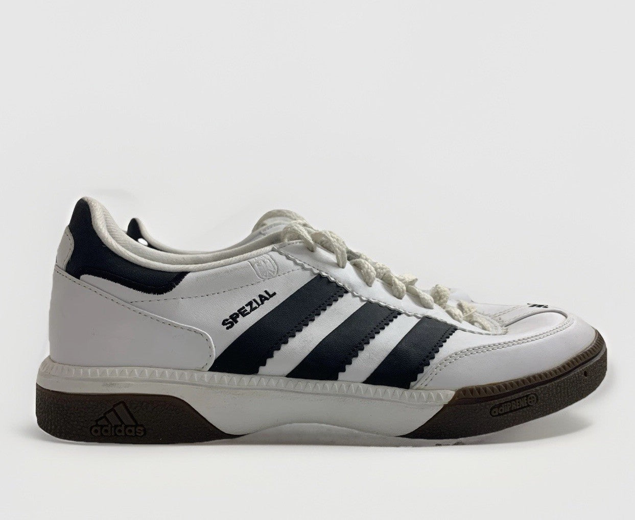 Rechter Schuh Seitenansicht der adidas Spezial HB Sneaker mit gum-Sohle.