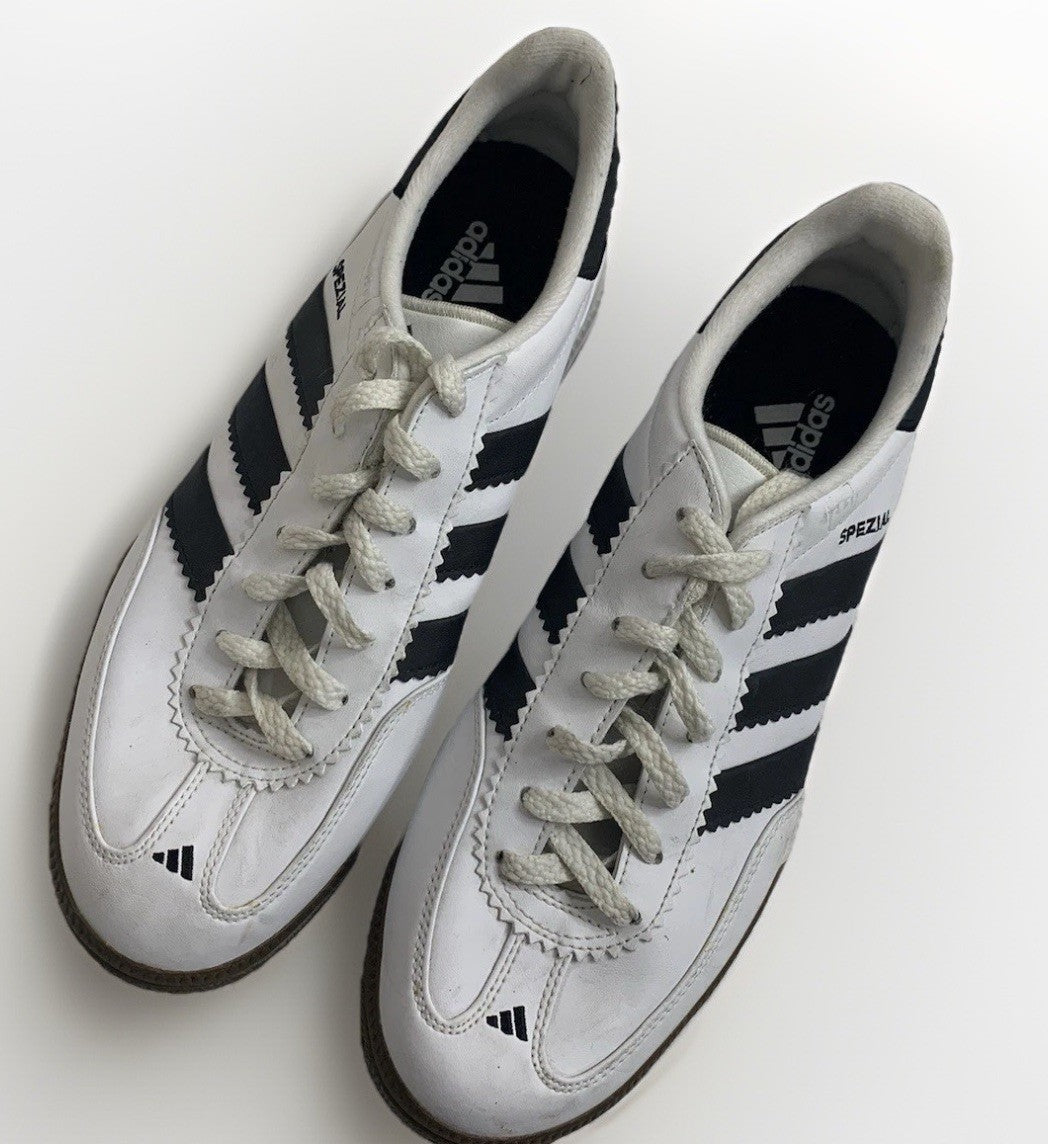 Adidas Spezial HB Indoor Sneaker Paar aus schräger Draufsicht.