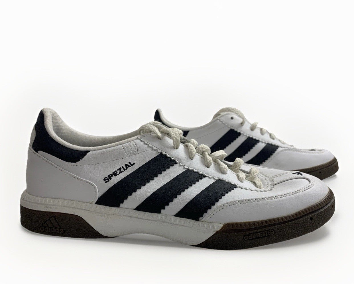 Adidas Spezial HB Indoor Sneaker in Weiß und Navy, rechte Seitenansicht, Größe 42⅔.