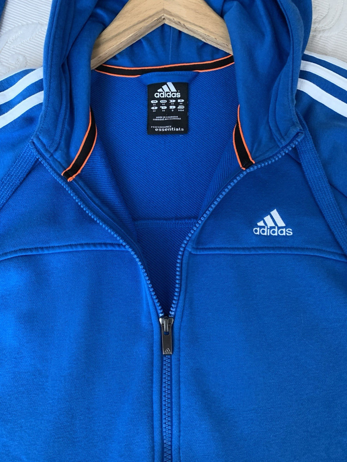 adidas-vintage-hoodie-label