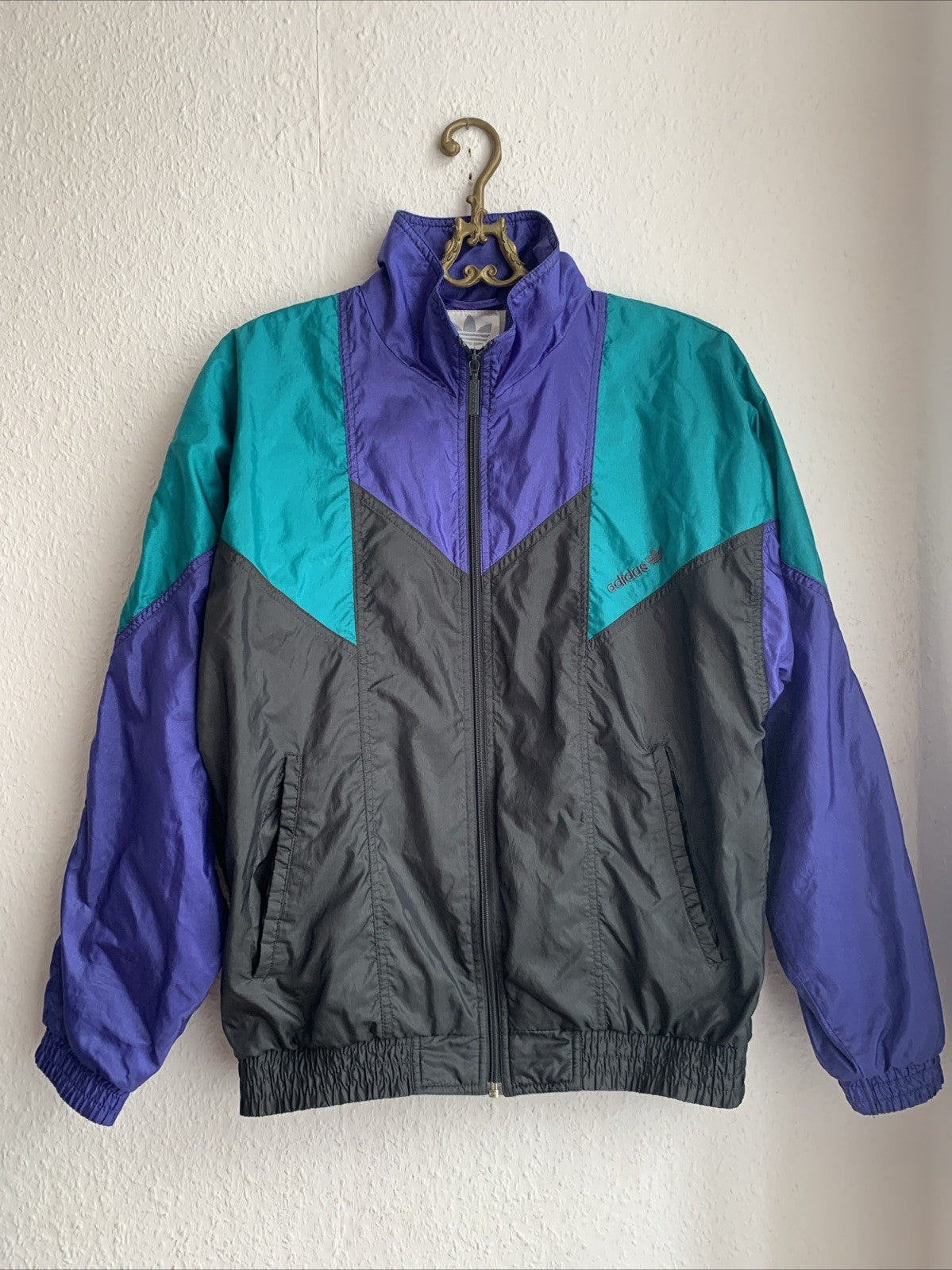 adidas-vintage-windbreaker-frontansicht haengend