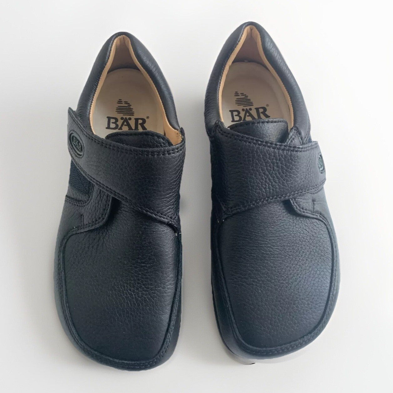 Frontansicht schwarzer BÄR Herren-Lederschuhe