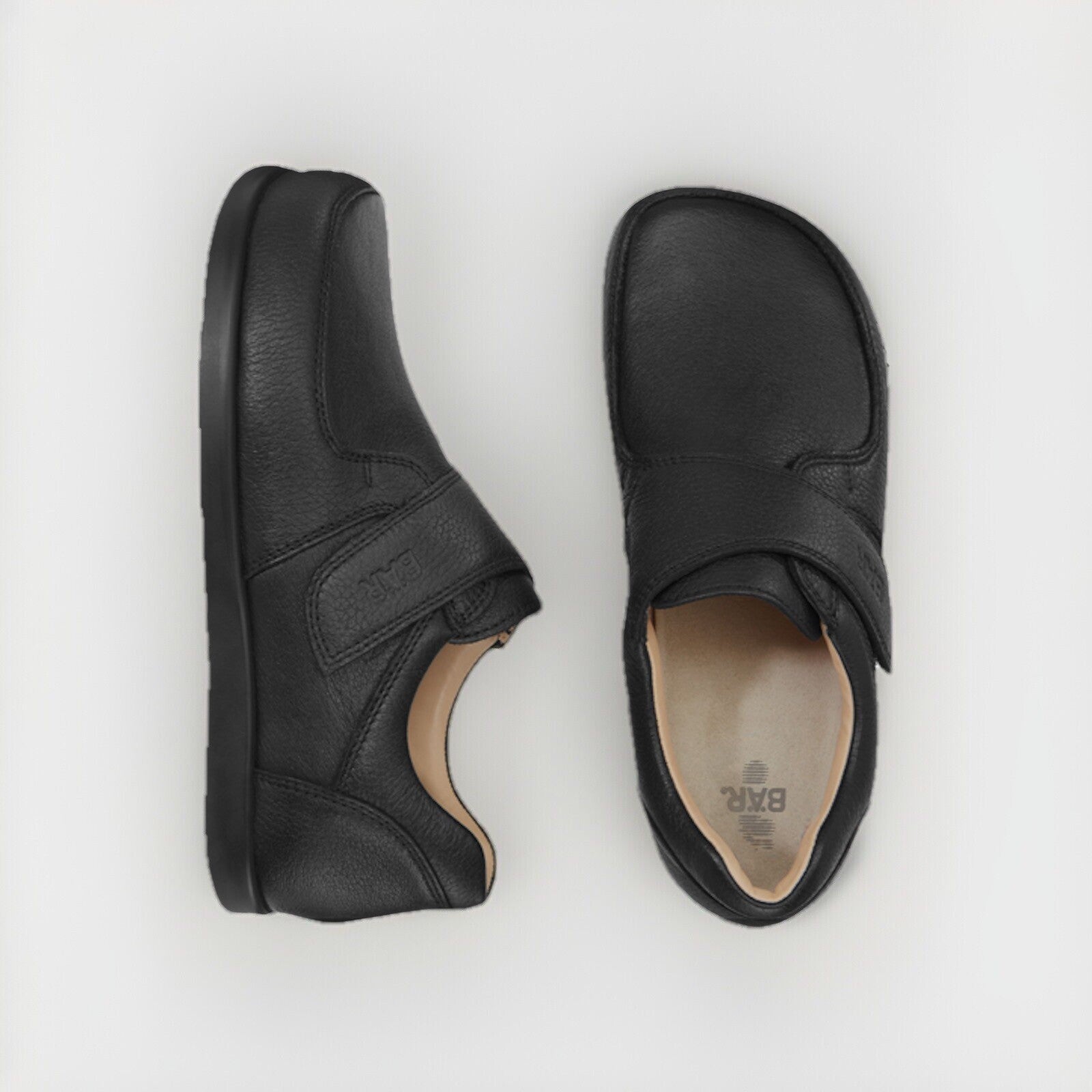 Seitenansicht eines schwarzen BÄR Lederschuhs für Herren