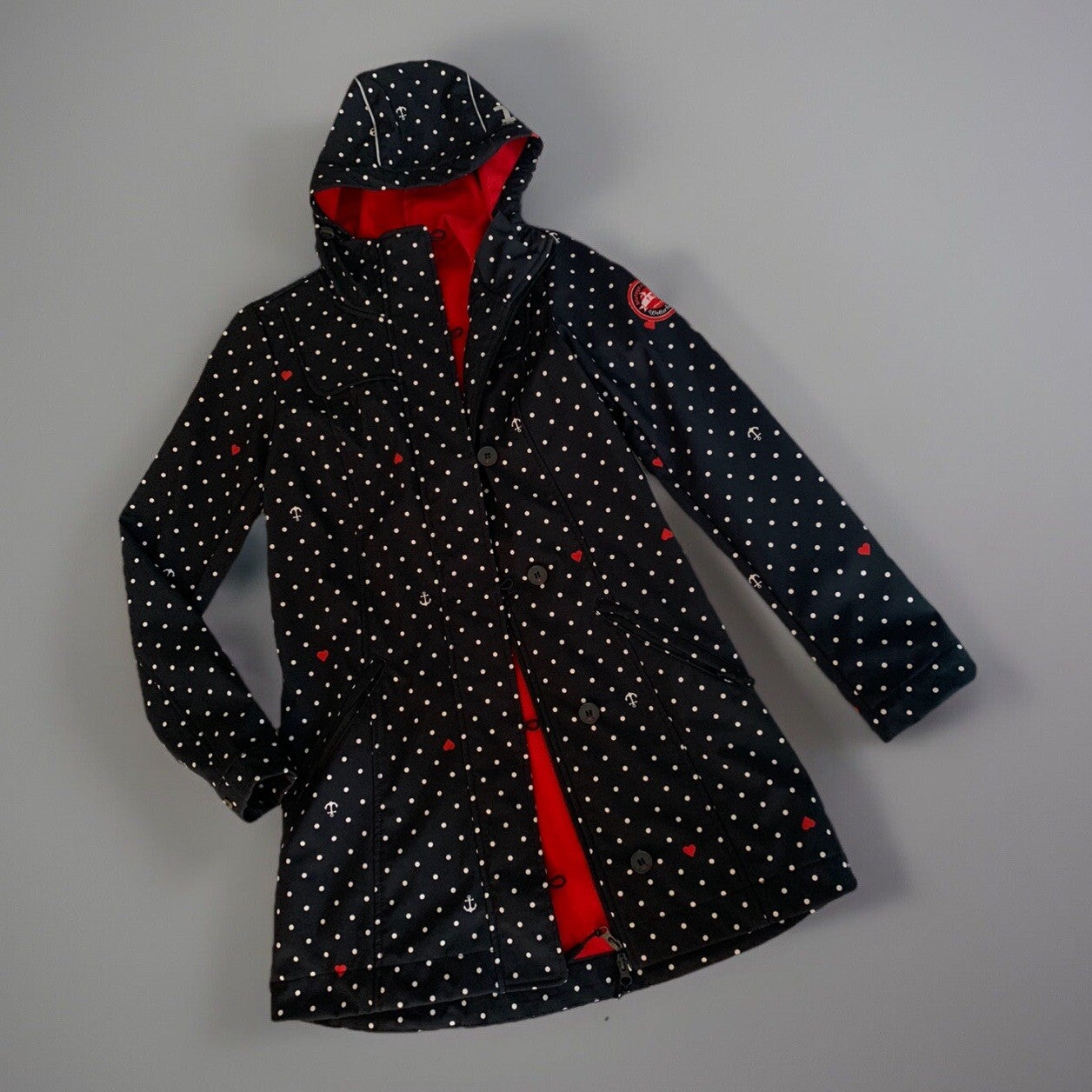 blutsgeschwister-mantel-xs-softshell-punkte-flatlay