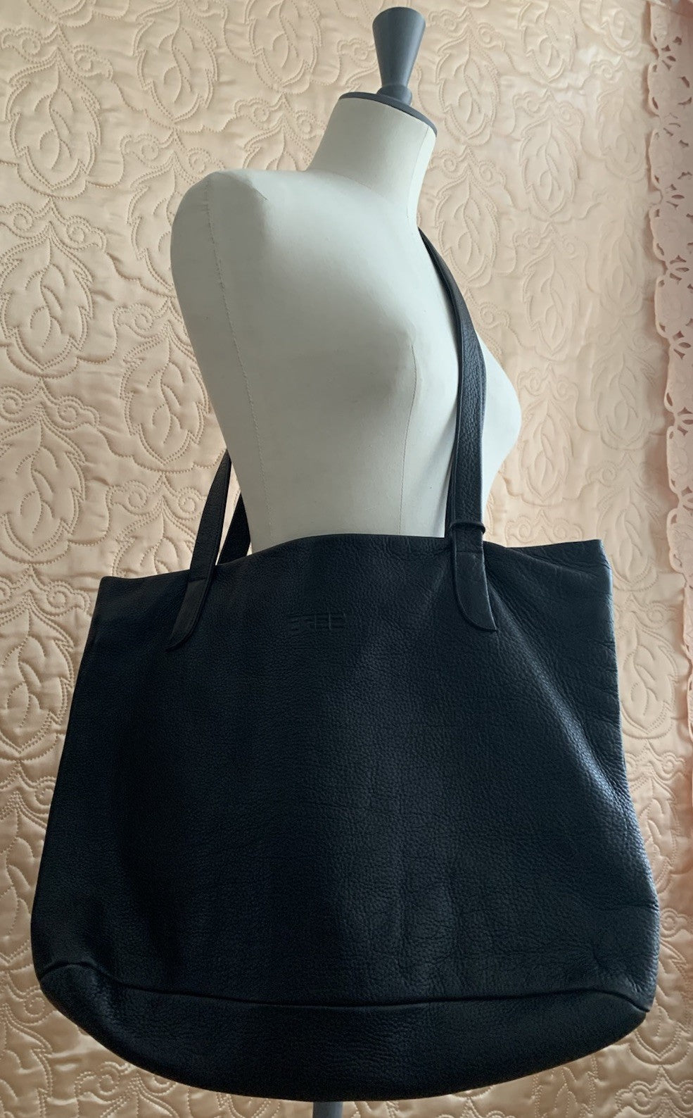 bree-echtleder-tasche-schwarz-seitenansicht