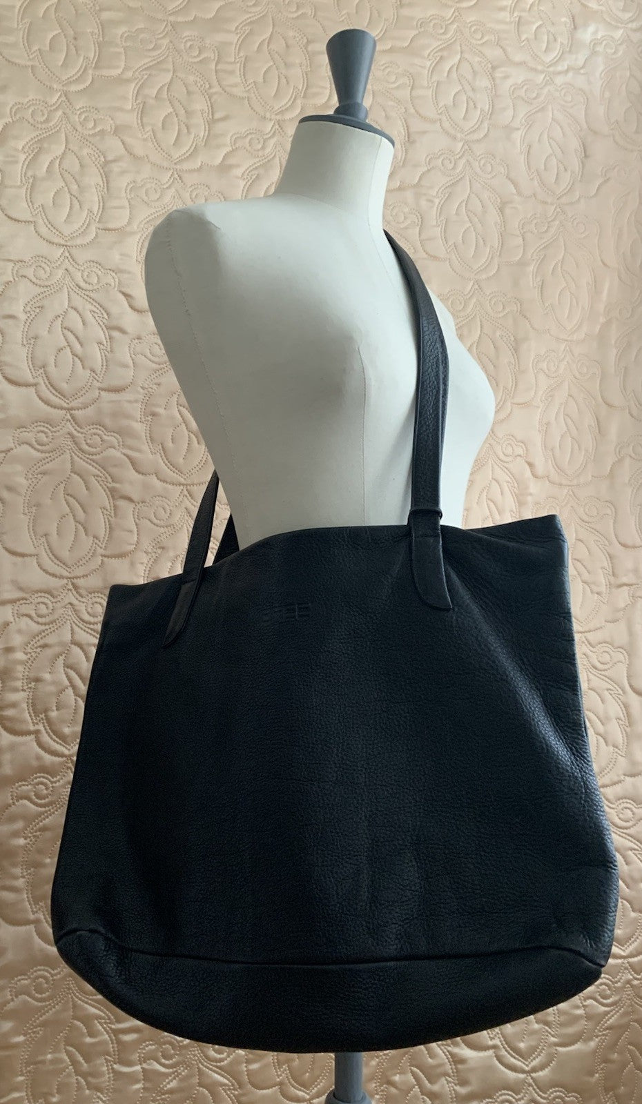 bree-echtleder-tasche-schwarz-vorne