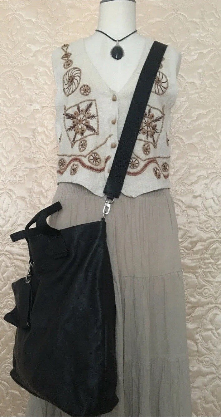 bree-handtasche-schwarz-leder-umhaengetasche-ansicht