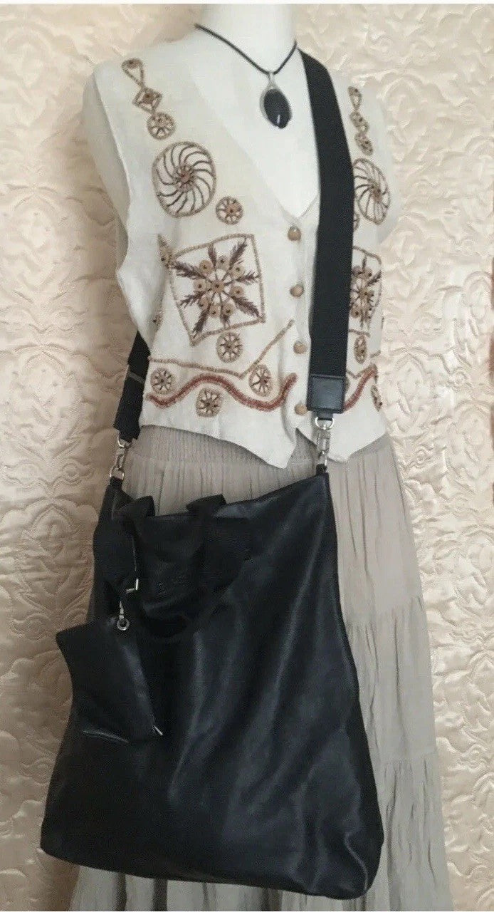 bree-handtasche-schwarz-leder-umhaengetasche-front