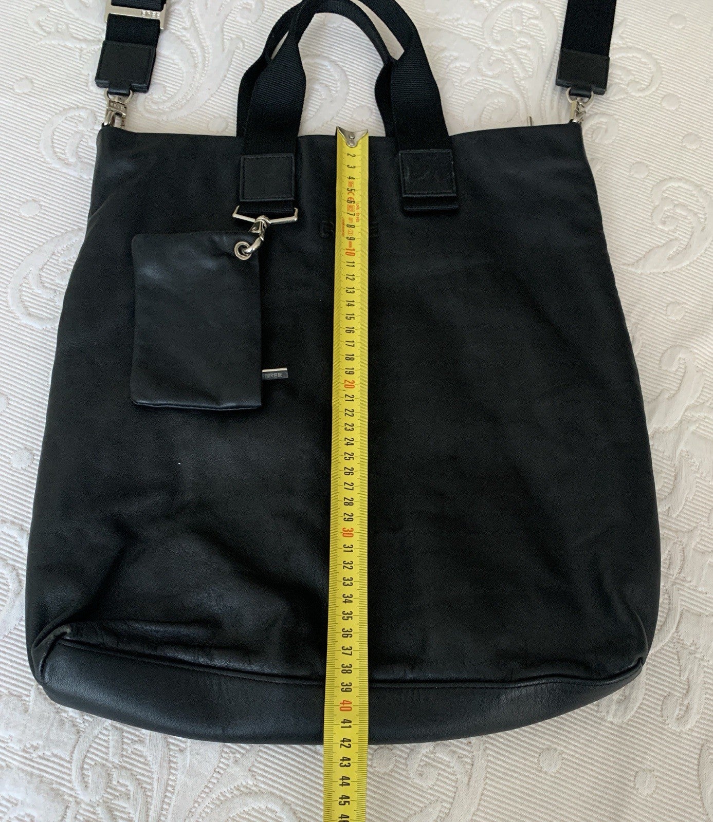 bree-handtasche-schwarz-leder-umhaengetasche-breite