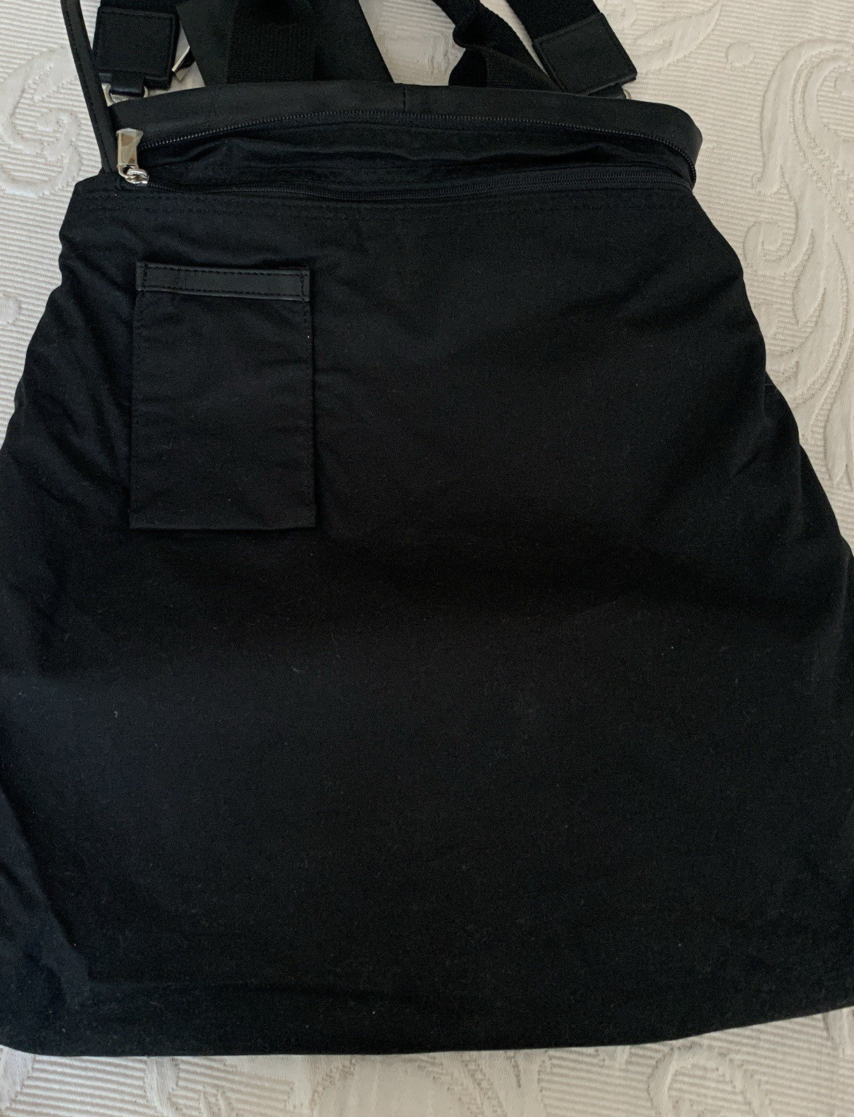 bree-handtasche-schwarz-leder-umhaengetasche-innenbeutel2