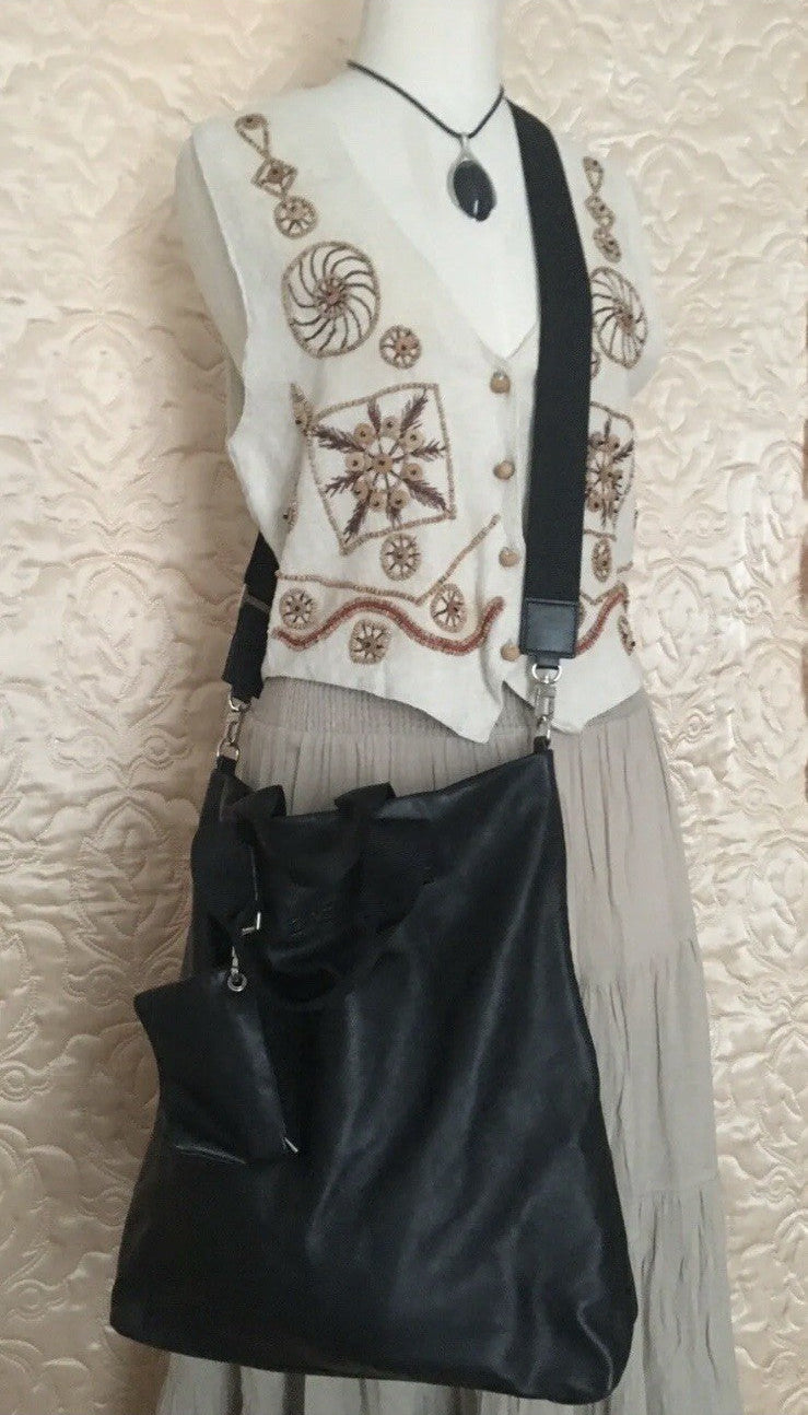 bree-handtasche-schwarz-leder-umhaengetasche-schraeg