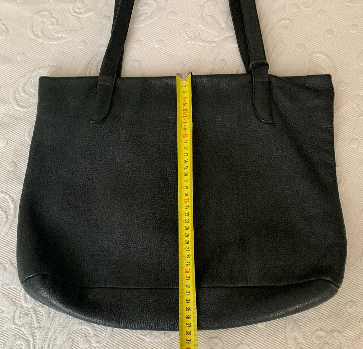 bree-tasche-rueckseite-mit-mass