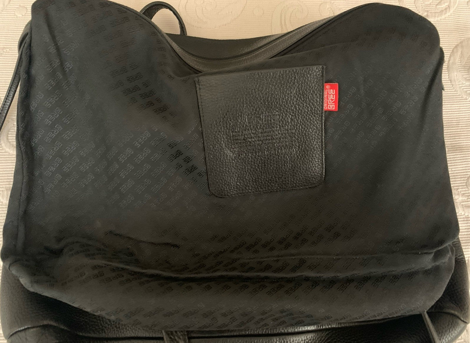 bree-tasche-schwarz-mit-logo