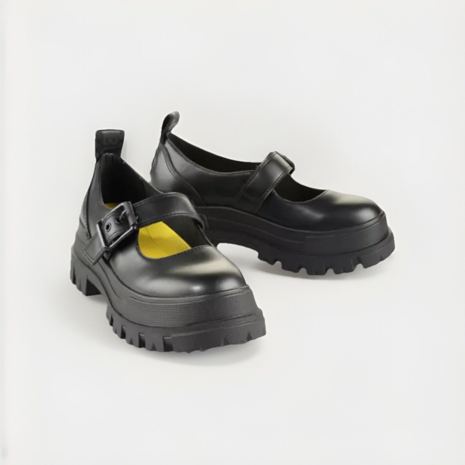 Paar der Buffalo Vegan Aspha Mary Jane Plateau Sandalen