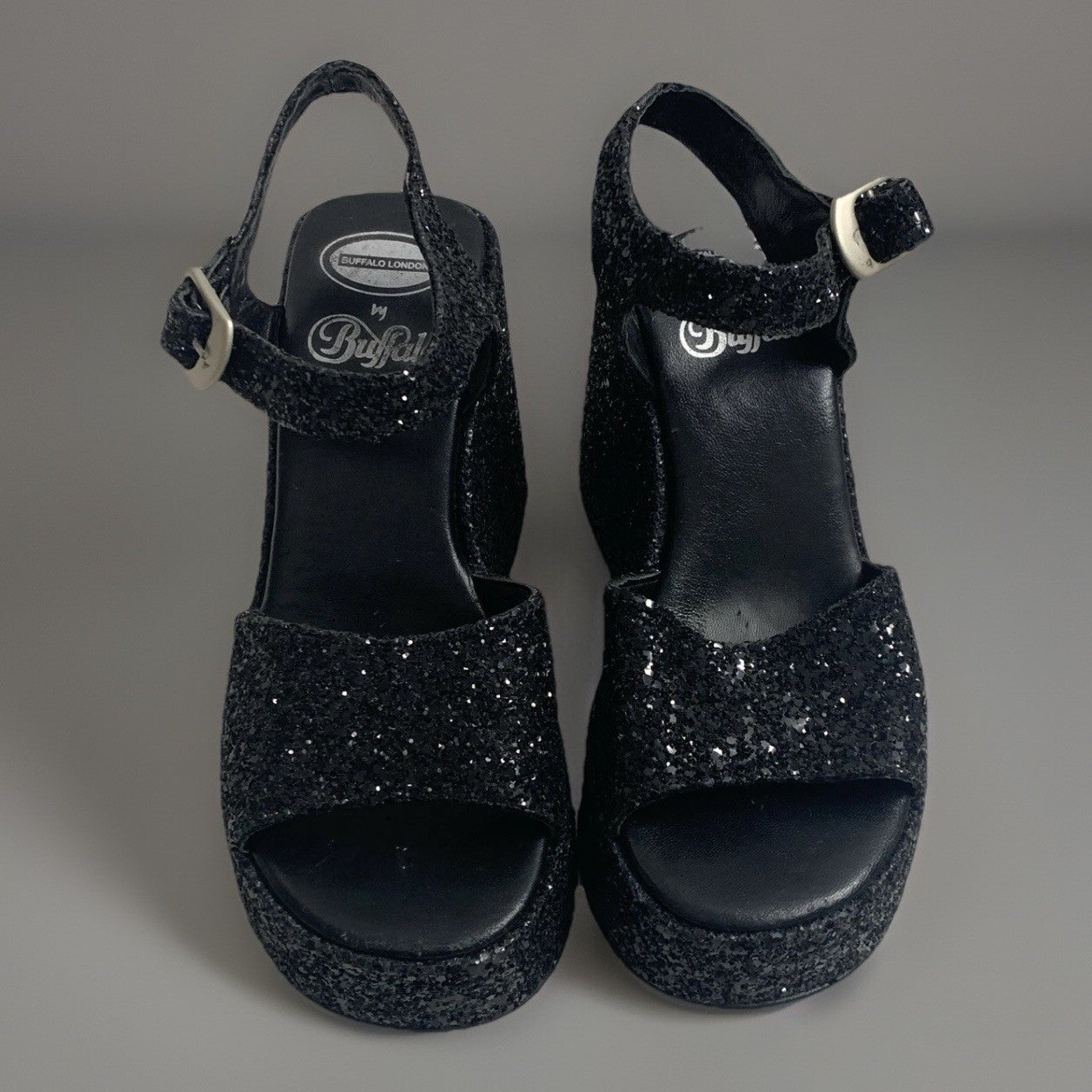 buffalo-london-plateau-sandaletten-37-schwarz-glitzer-frontansicht