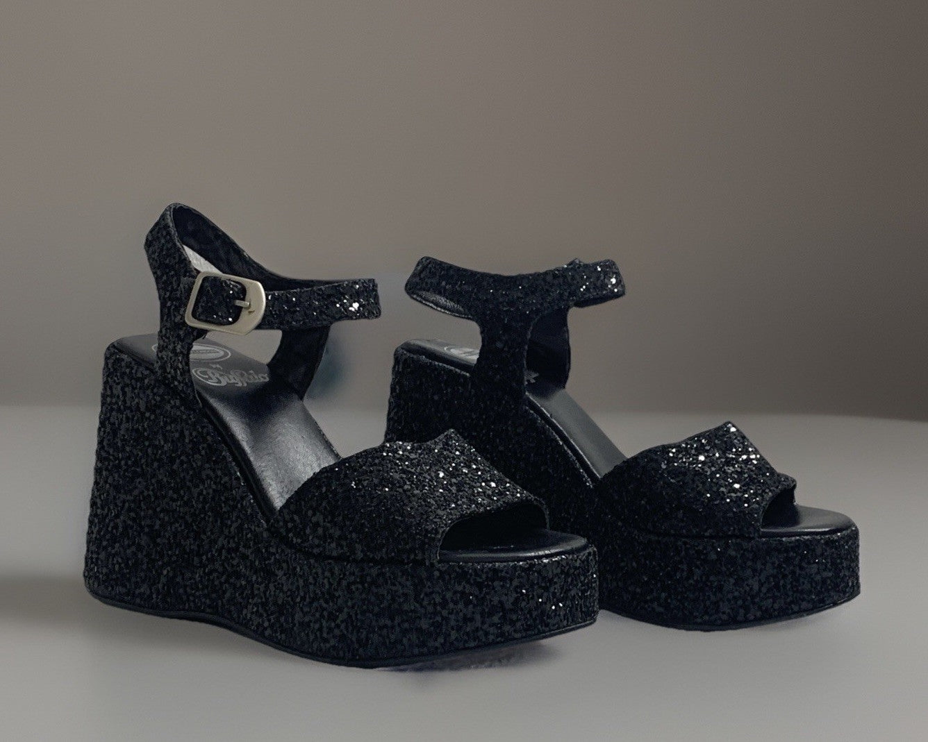 buffalo-london-plateau-sandaletten-riemchen-seitenansicht-rechts