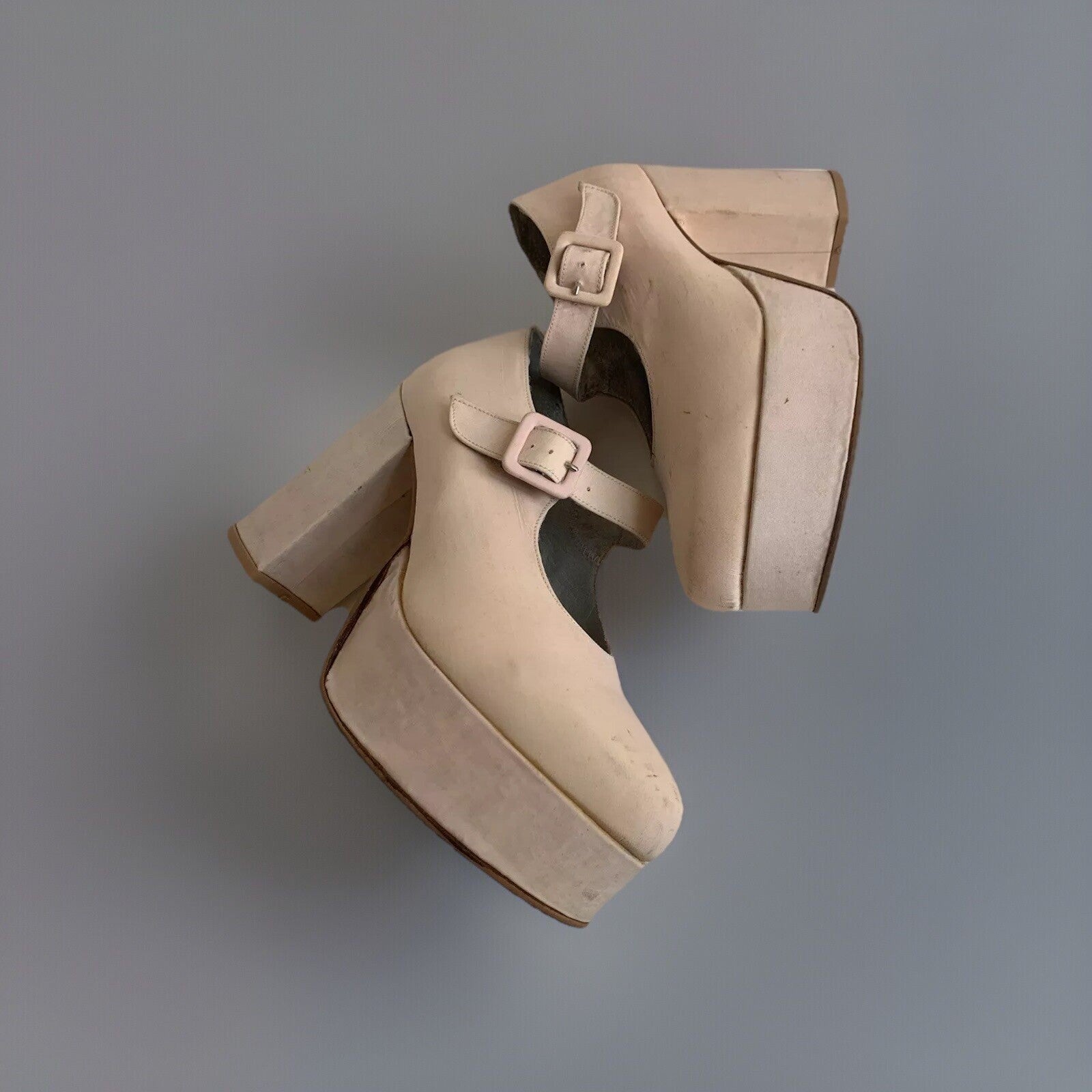 buffalo-plateau-pumps-mary-janes-riemchen-38-liegend