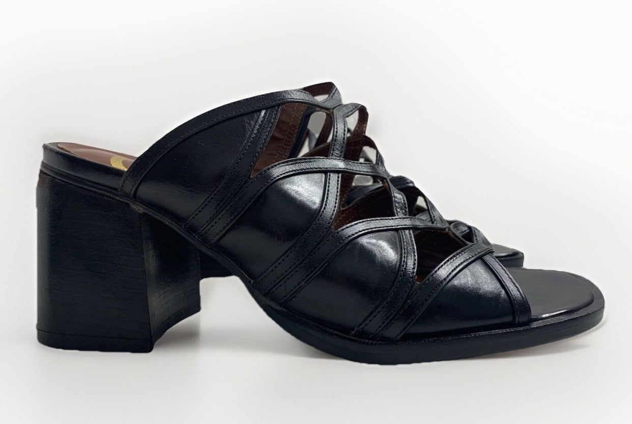 Seitliche rechte Ansicht der Buffalo Plateau-Sandalen mit Blockabsatz