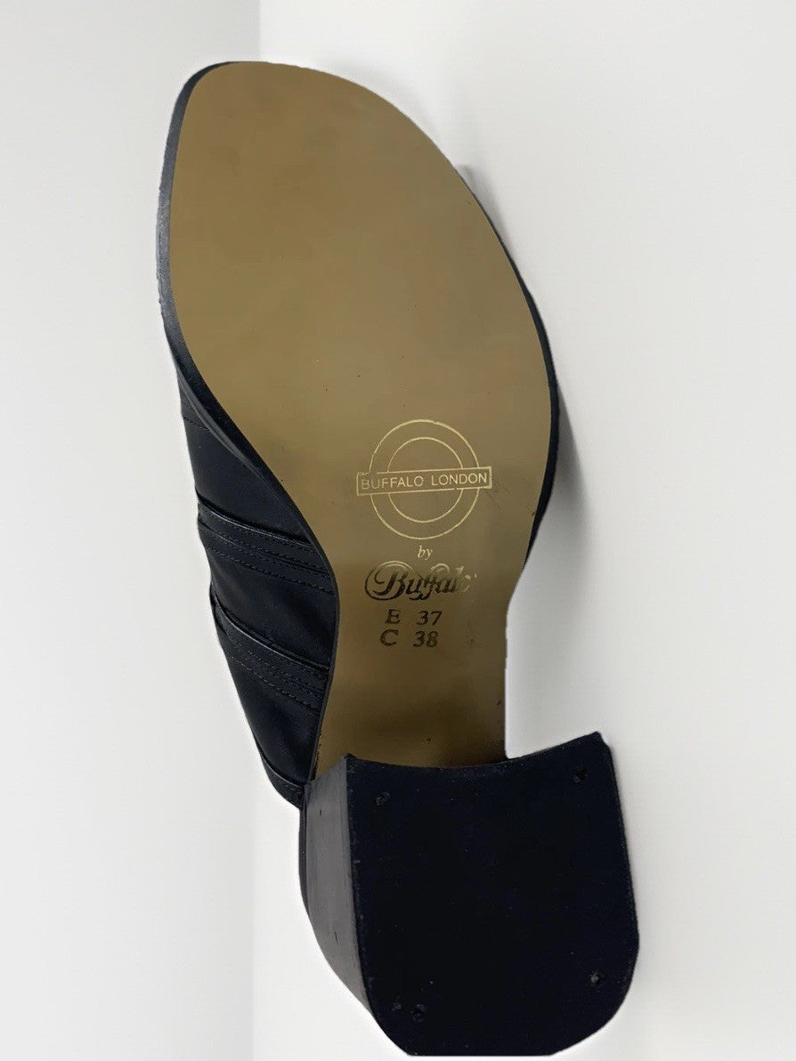 Unterseite der Buffalo Plateau-Sandalen mit Profil