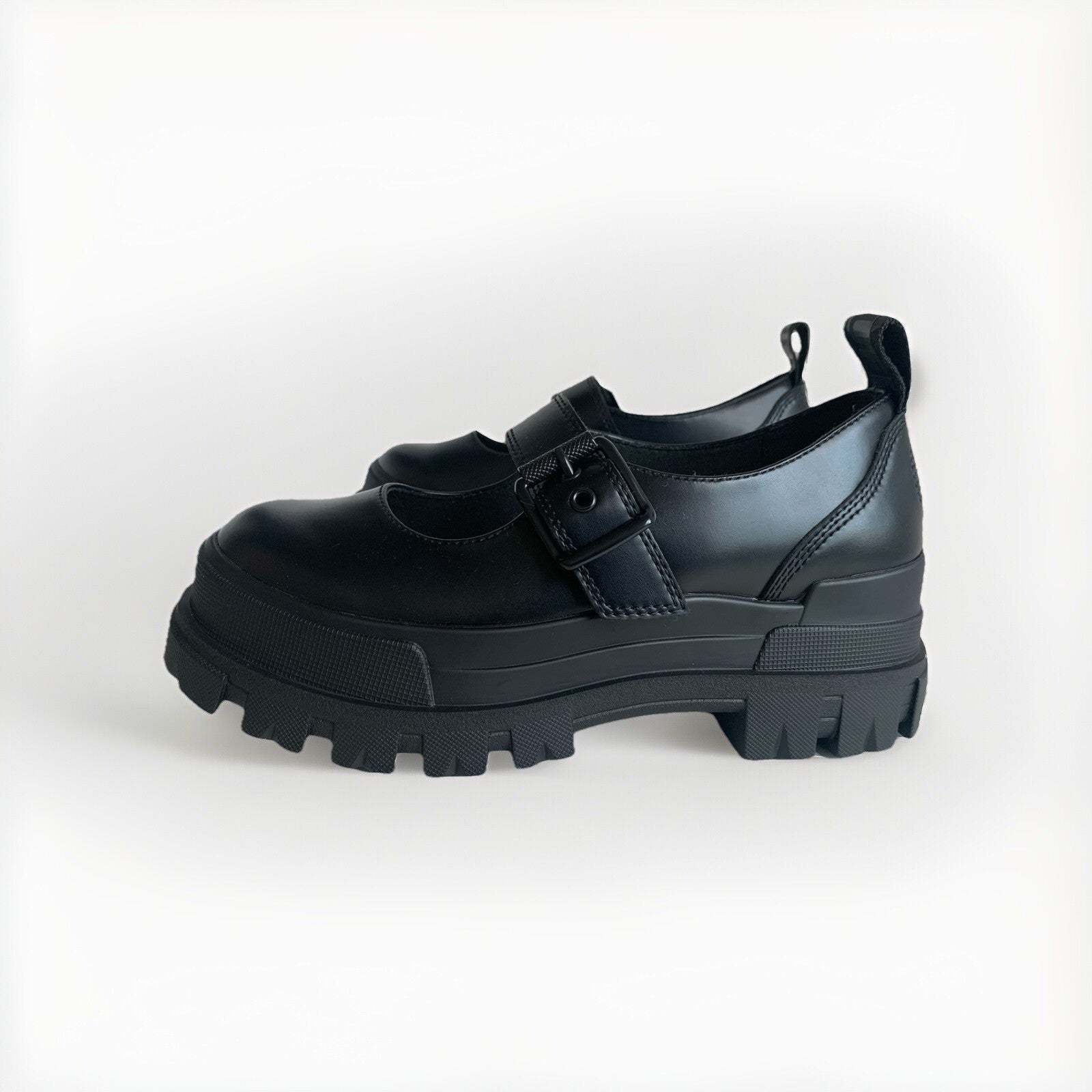 Seitenprofil der Buffalo Aspha Mary Jane Sandale mit Plateau