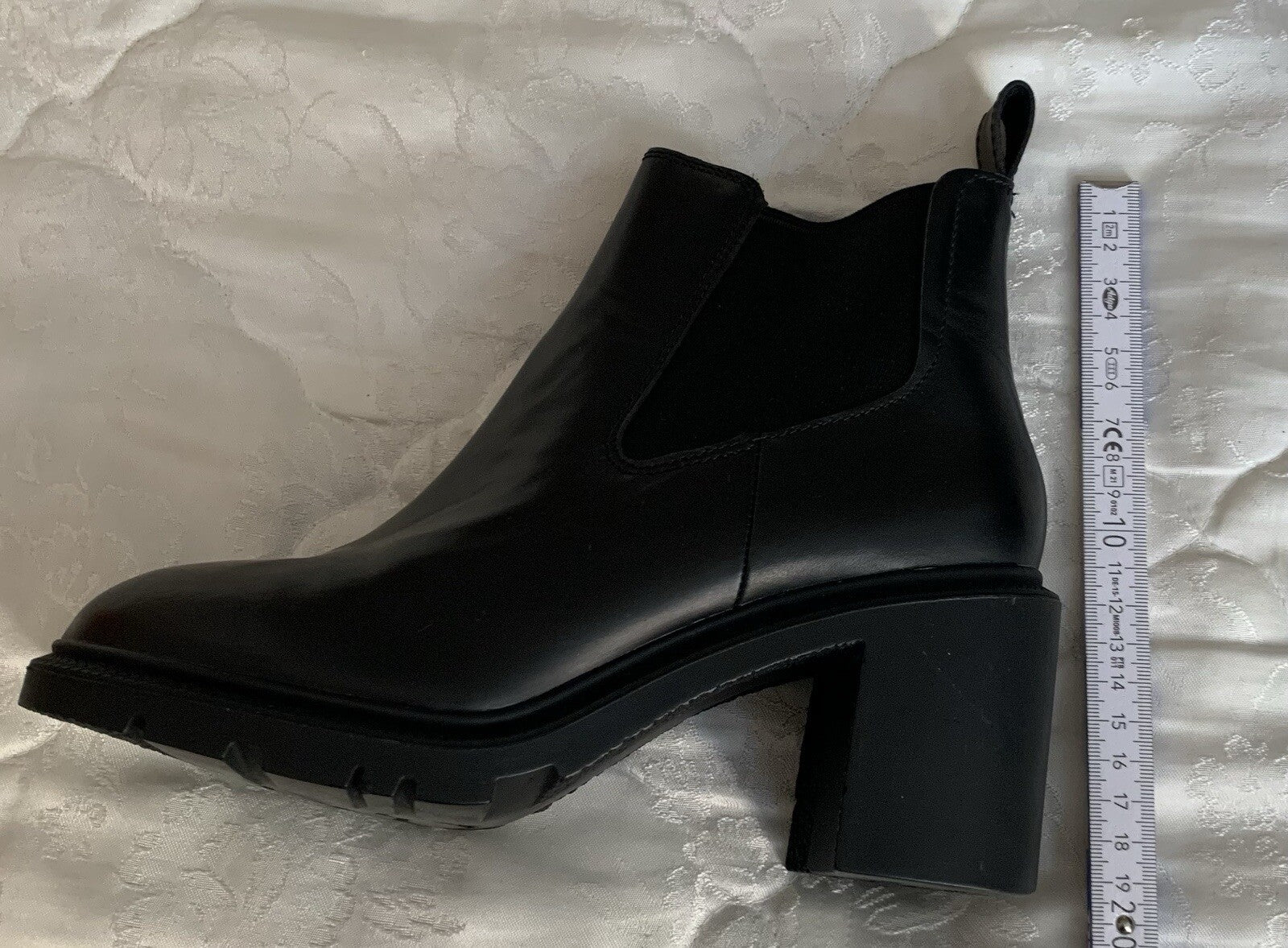 camper-ankle-boots-schwarz-mit-massband