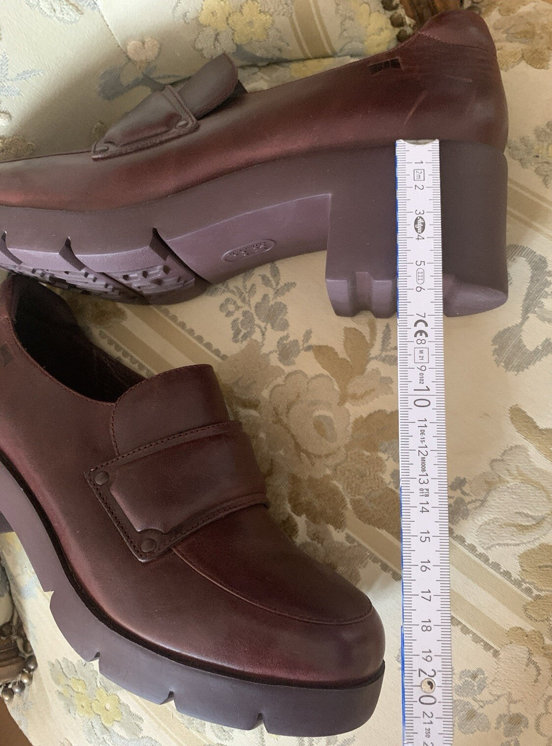 Detailansicht Absatz und Seitenprofil der Camper Damen Slipper