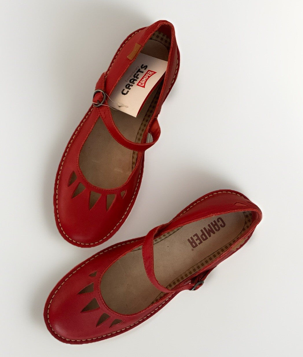 Camper Mary Jane Ballerinas mit verstellbarem Riemen und Schnalle