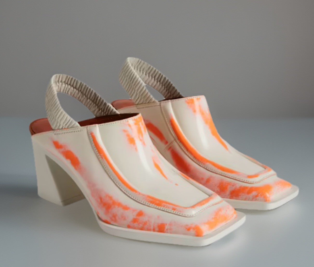 Paar Camper Slingback Sandalen 37 in Creme und Neonorange schräg fotografiert