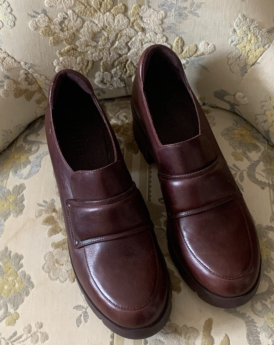 Frontansicht der Camper Damen Slipper Halbschuhe aus Echtleder in Bordeaux