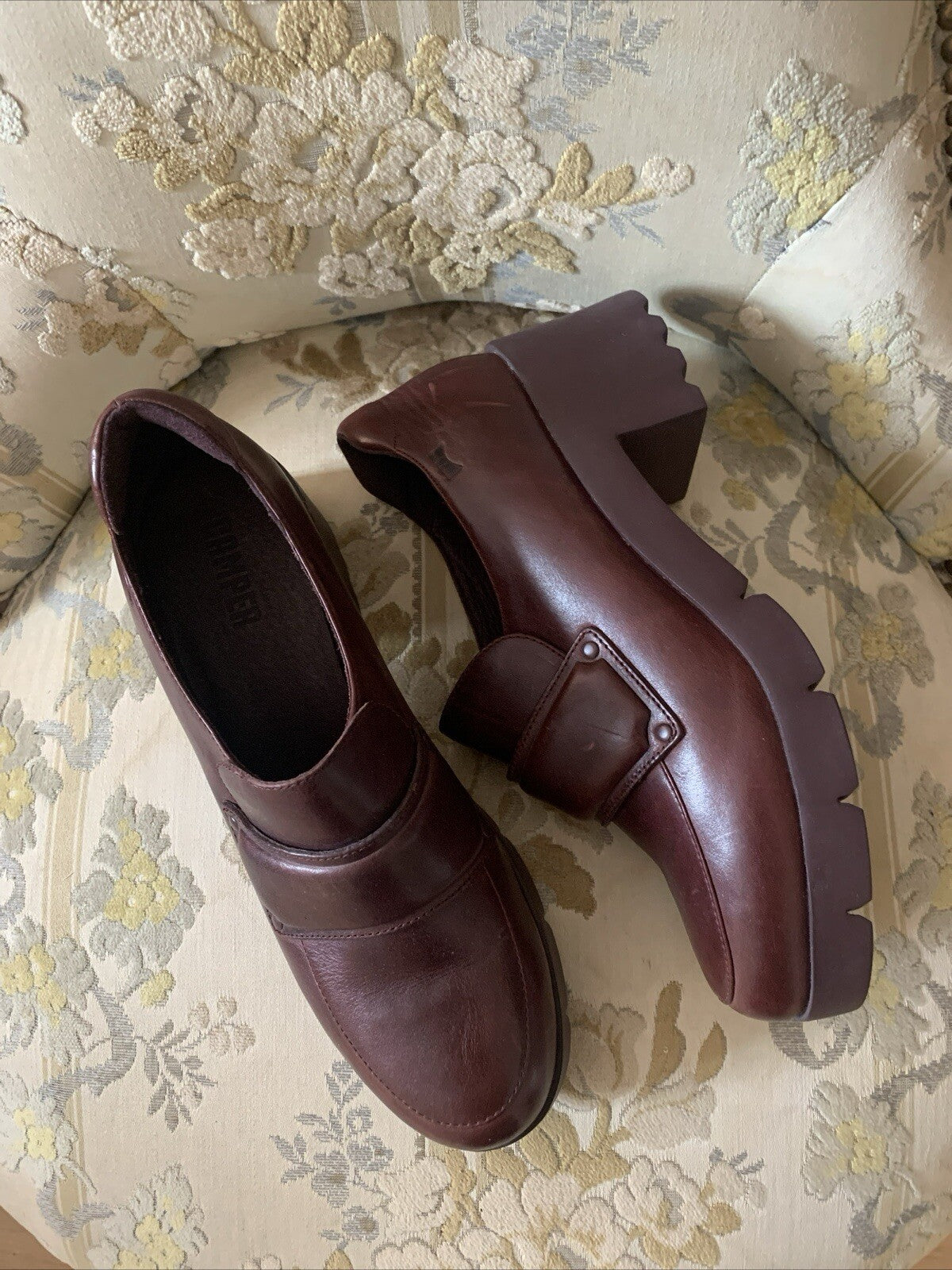 Rückansicht der Camper Damen Slipper Halbschuhe aus Echtleder in Braun