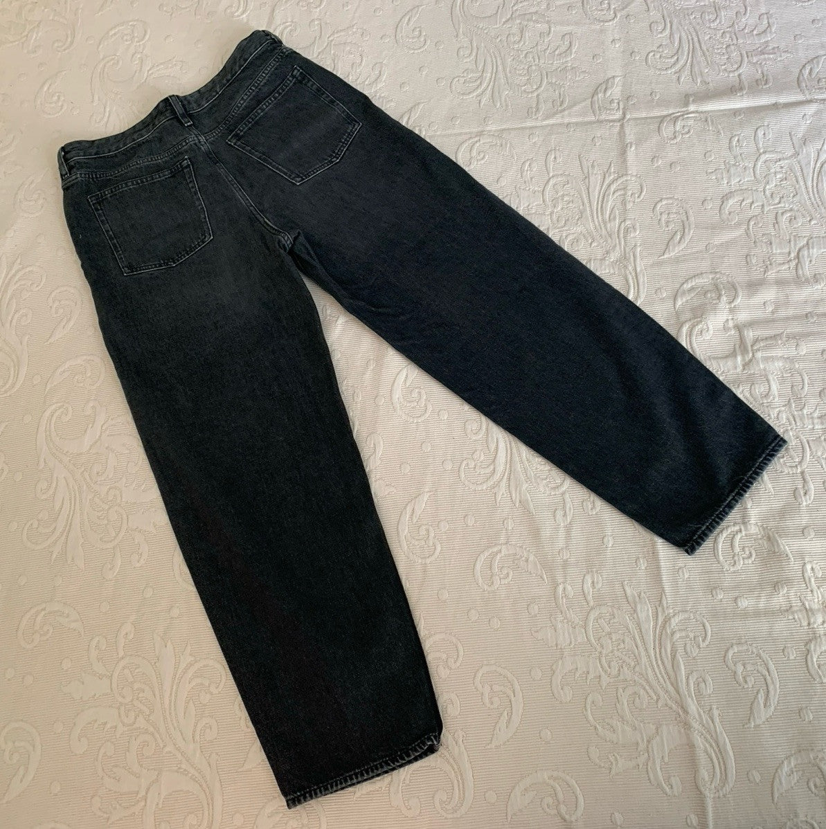 Gesamtansicht der COS Damen Jeans in Schwarz-Grau