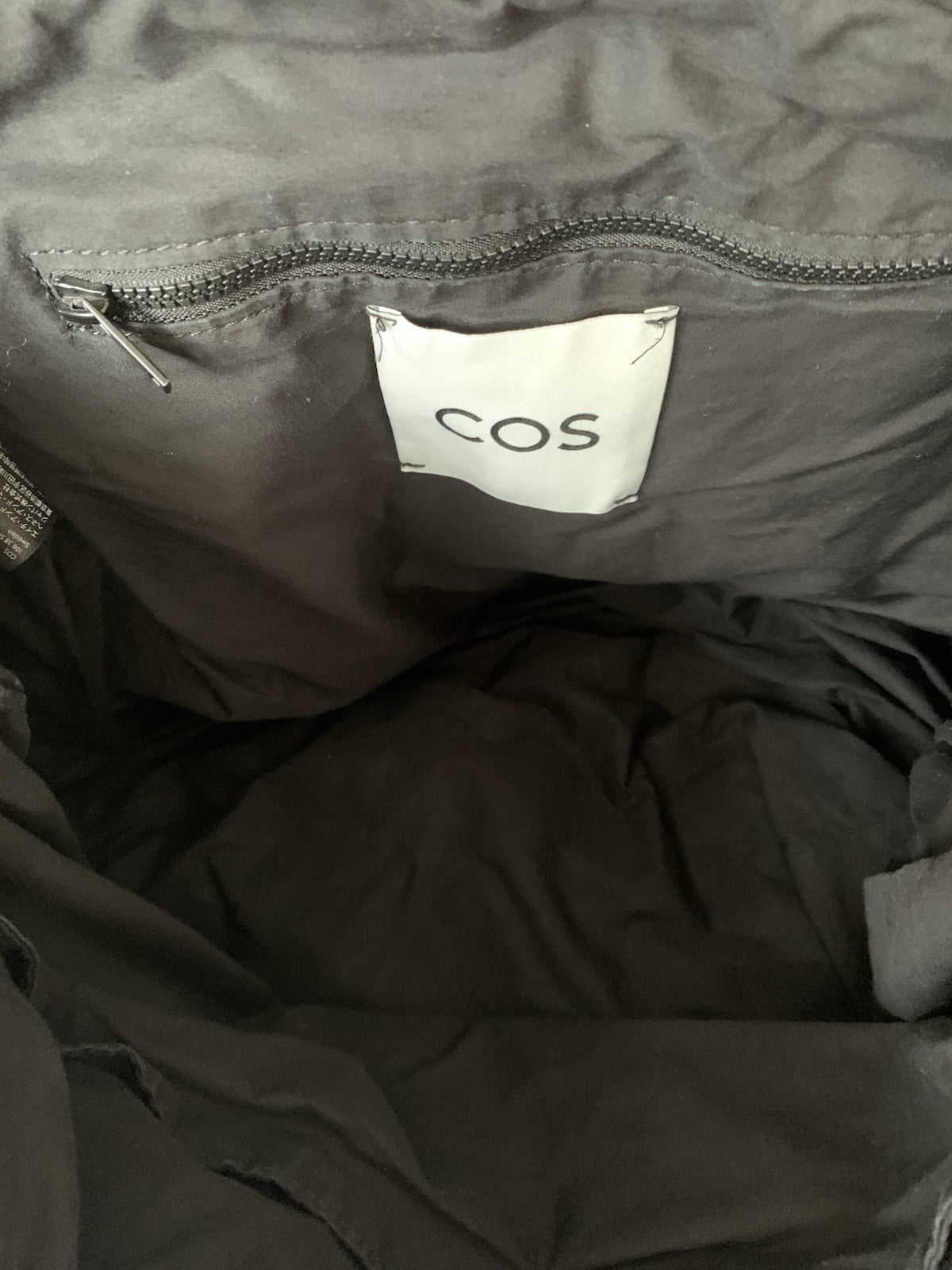 cos-quilted-oversized-shoulder-bag-schwarz-label