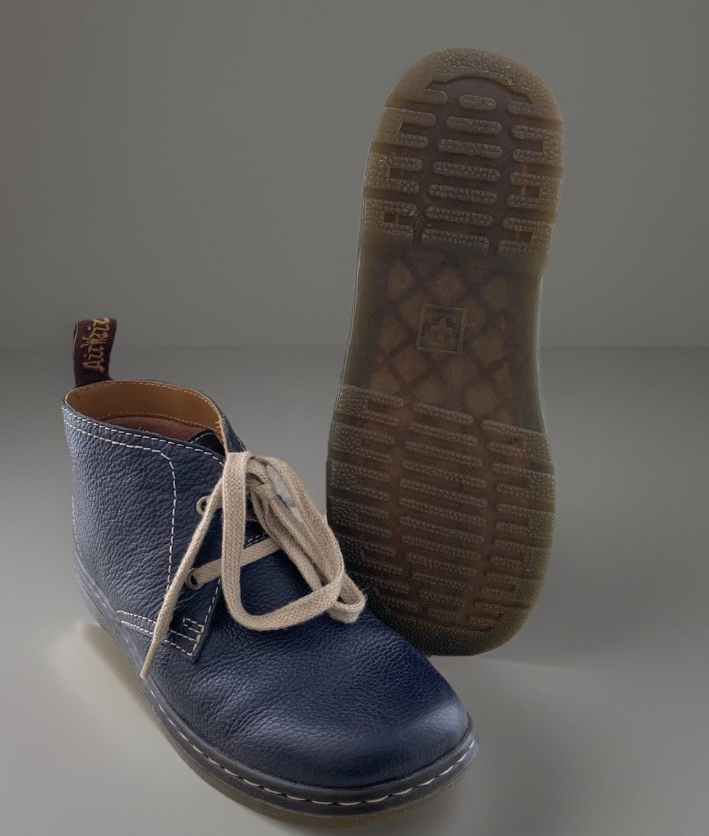 dr-martens-damen-boots-sohle-detail und frontansicht