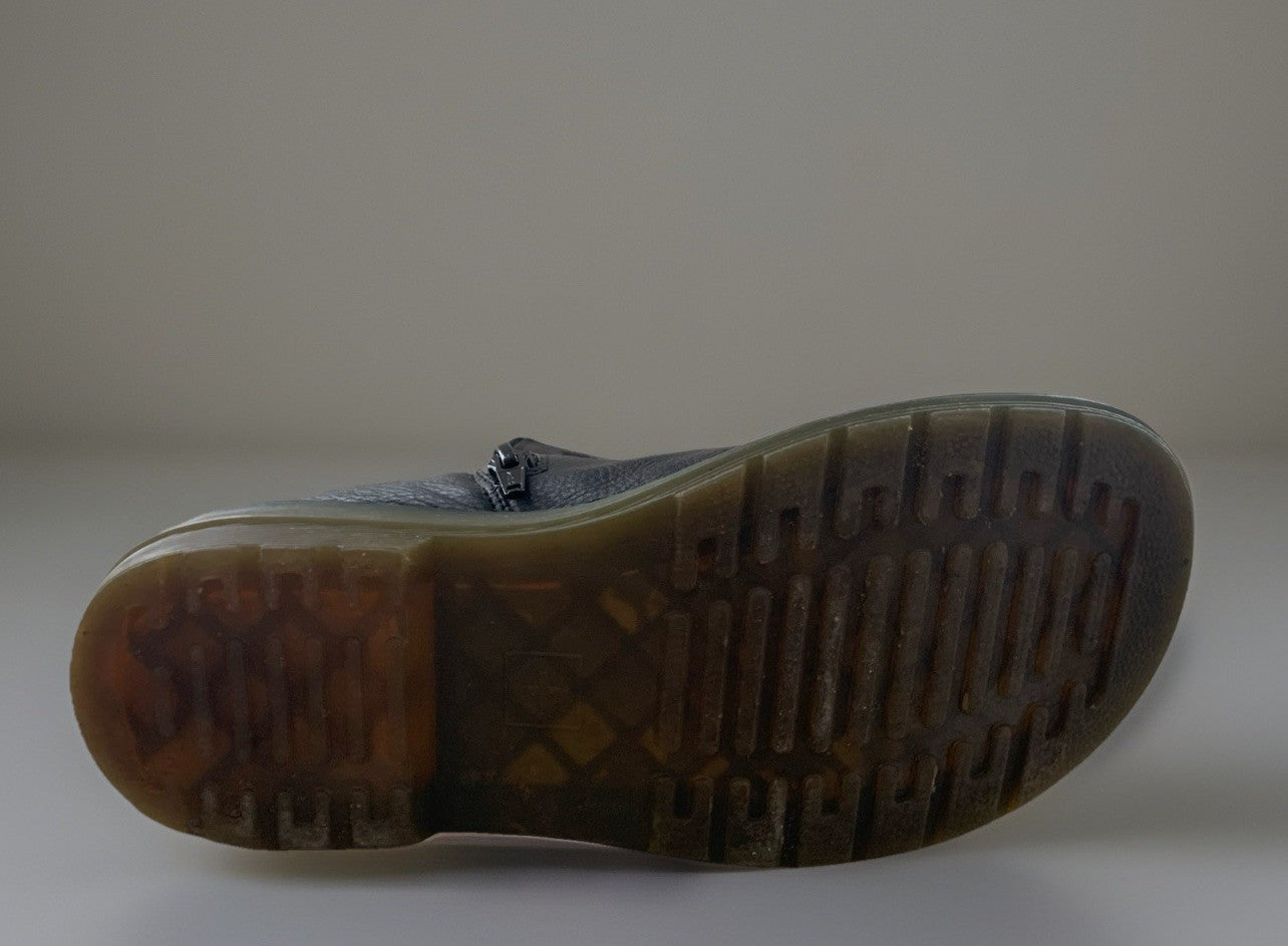 Profilsohle eines Stiefels Dr. Martens Chelsea Boots