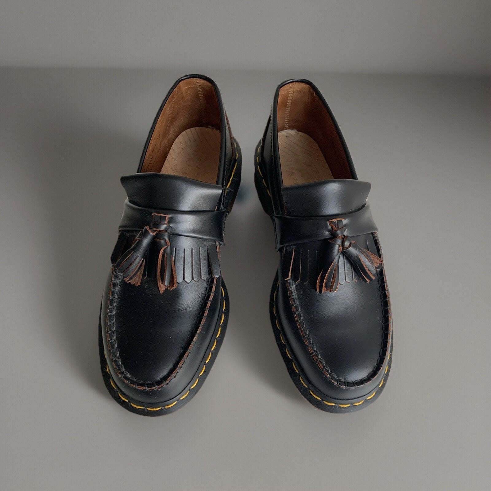 dr-martens-loafers-detail-quaste