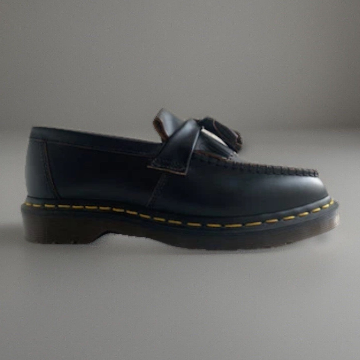 dr-martens-loafers-seitenansicht