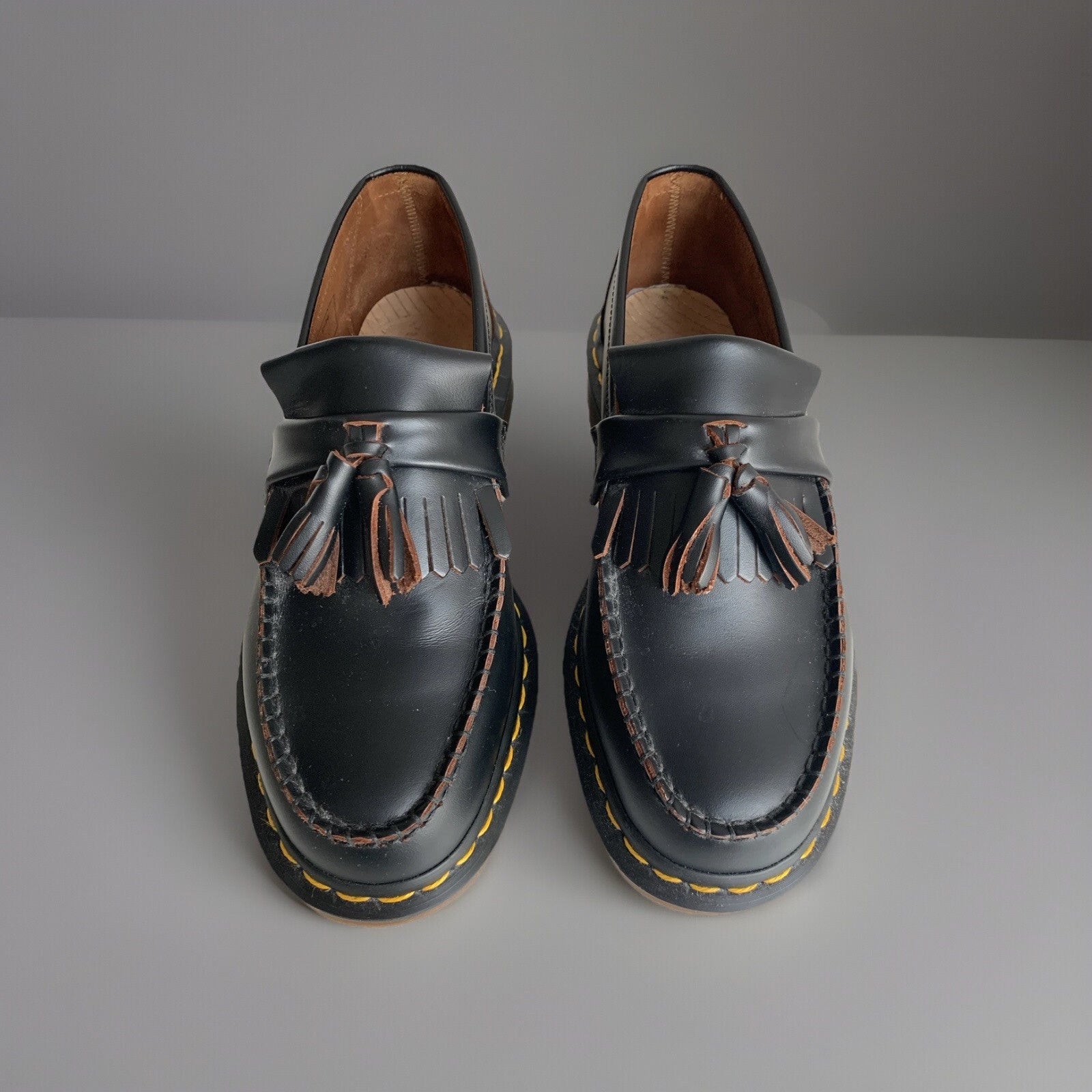 dr-martens-tassel-loafers-made-in-england-vorne