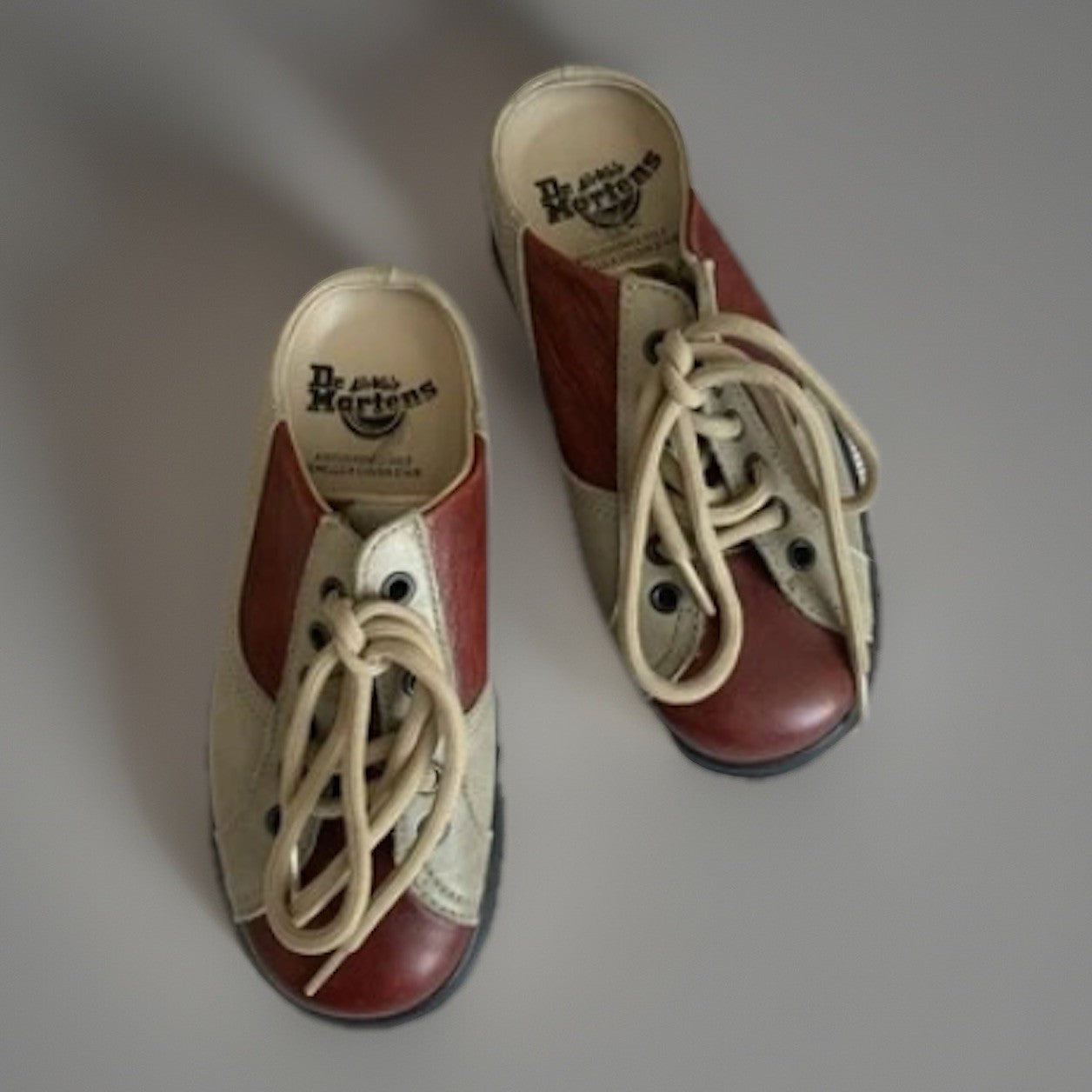 dr-martens-vintage-clogs-leder-vorne