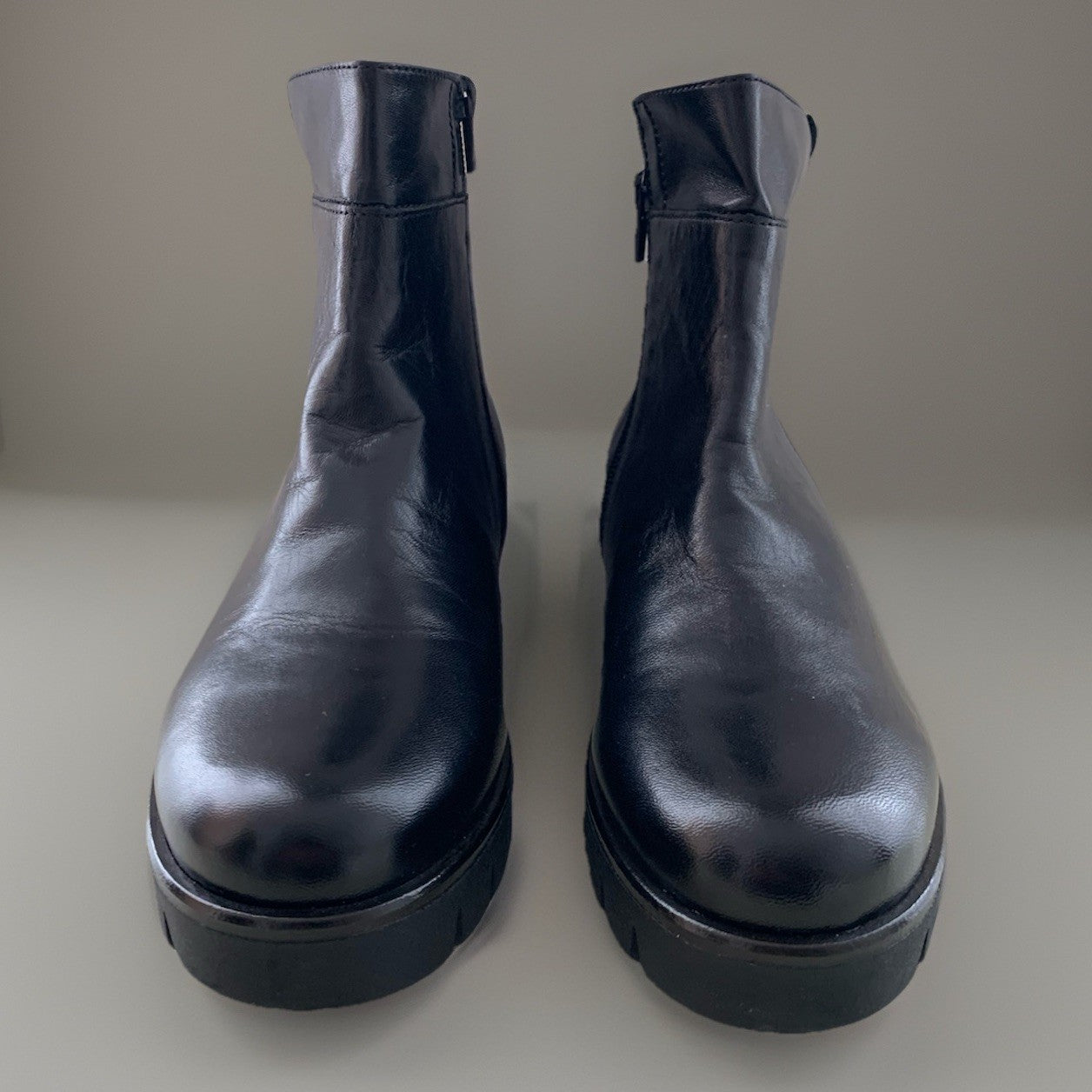 Vorderansicht der Gabor Stiefelette mit runder geschlossener Schuhspitze