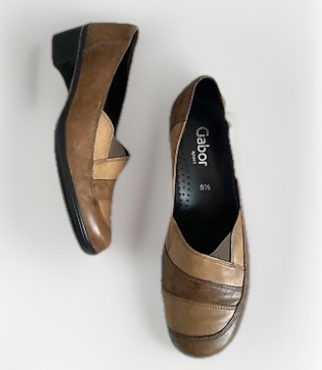 Seitenansicht der Gabor Patchwork Pumps aus Leder in Größe 38,5