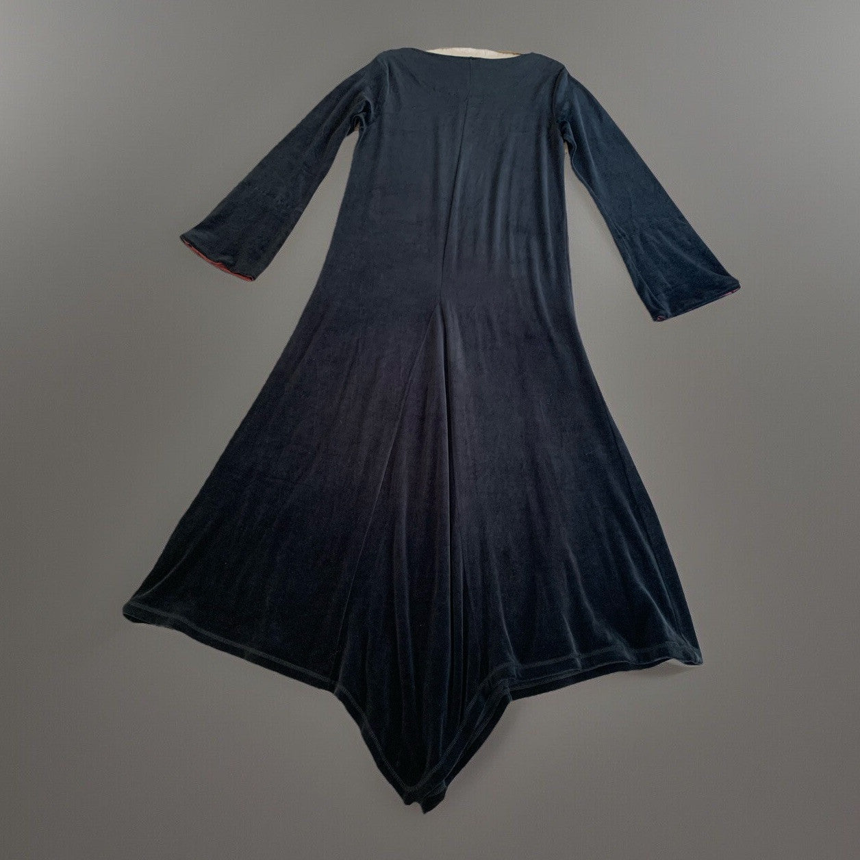 Ausgelegtes Gudrun Sjöden Kleid aus Samt dunkelblau flach