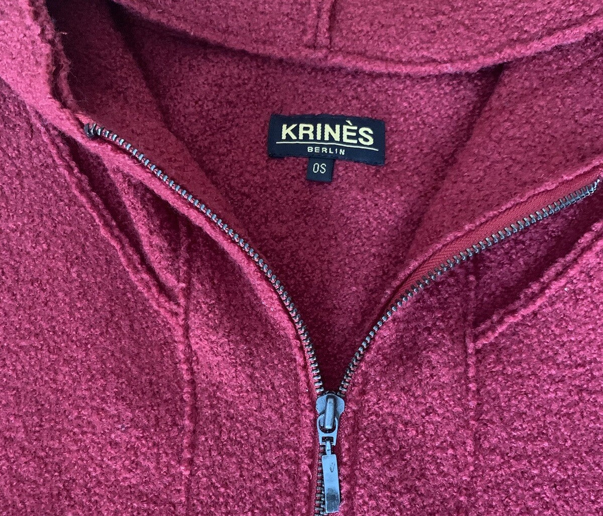 Detailaufnahme Reißverschluss und Bouclé-Struktur beim KRINÈS Berlin Mantel