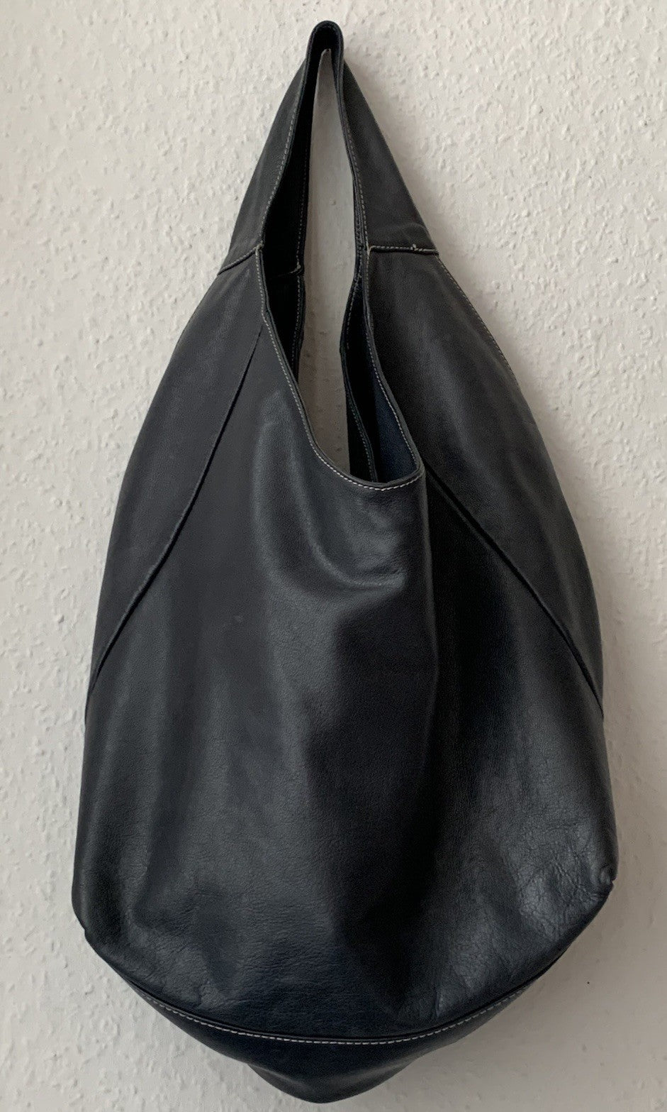 ledertasche-hobo-dunkelgrau-frontansicht
