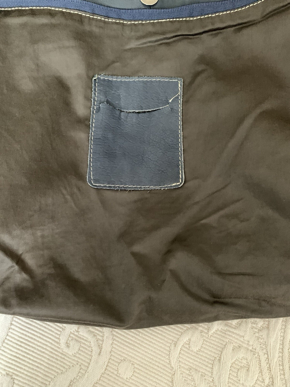 ledertasche-hobo-dunkelgrau-innenansicht