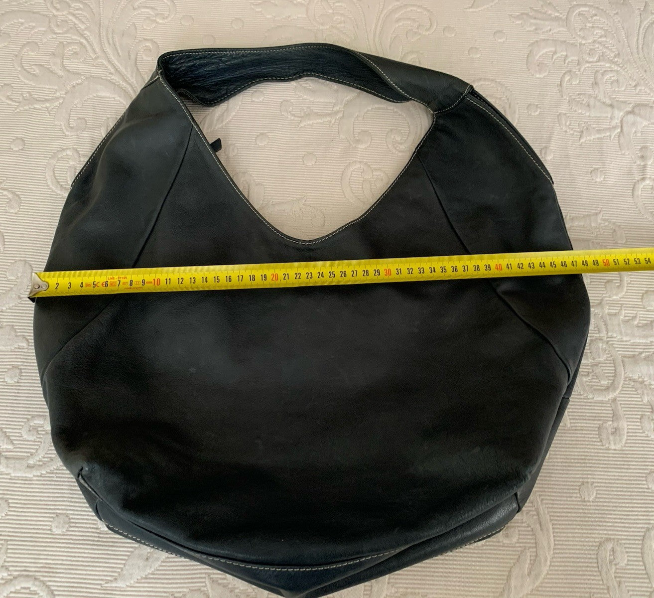 ledertasche-hobo-dunkelgrau-mit-massband-breite