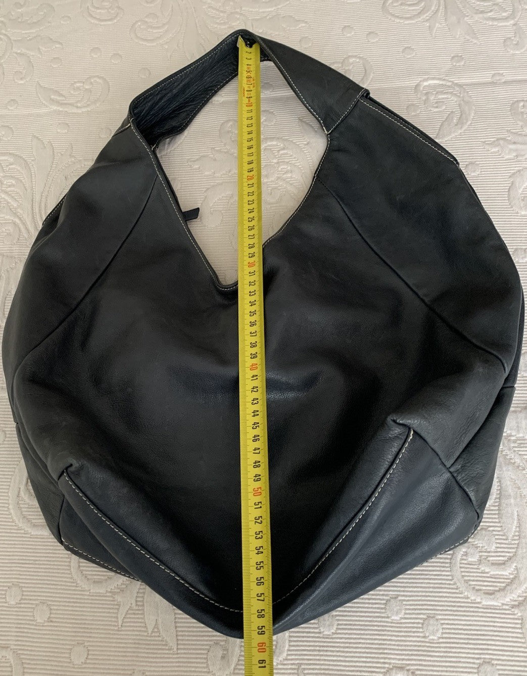 ledertasche-hobo-dunkelgrau-mit-massband-höhe